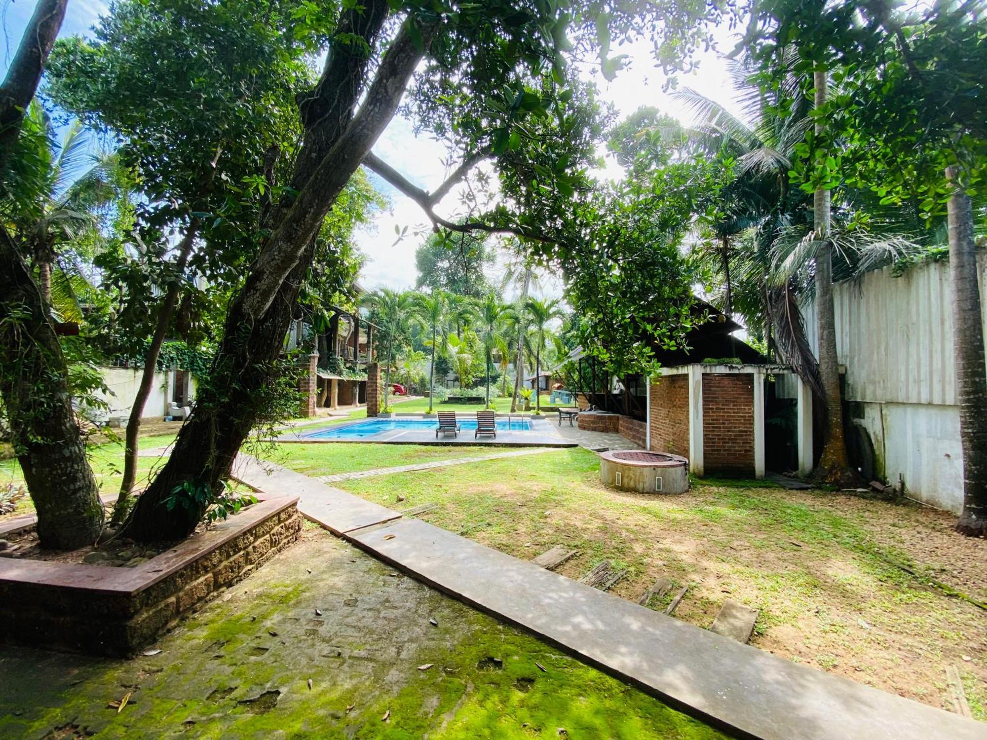 Hotel The Shade Brothers Katunayaka Exterior foto